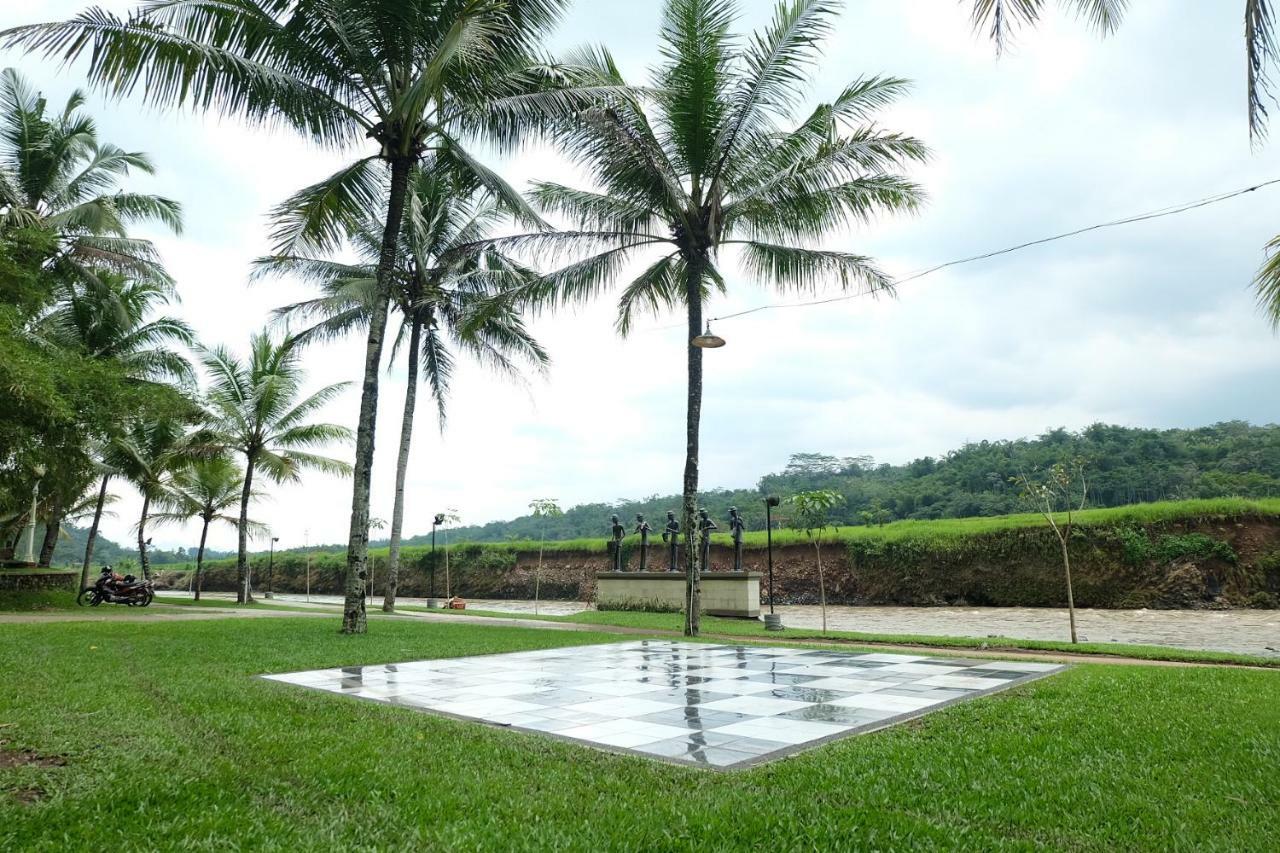 Puri Asri Hotel & Resort Magelang Exterior photo
