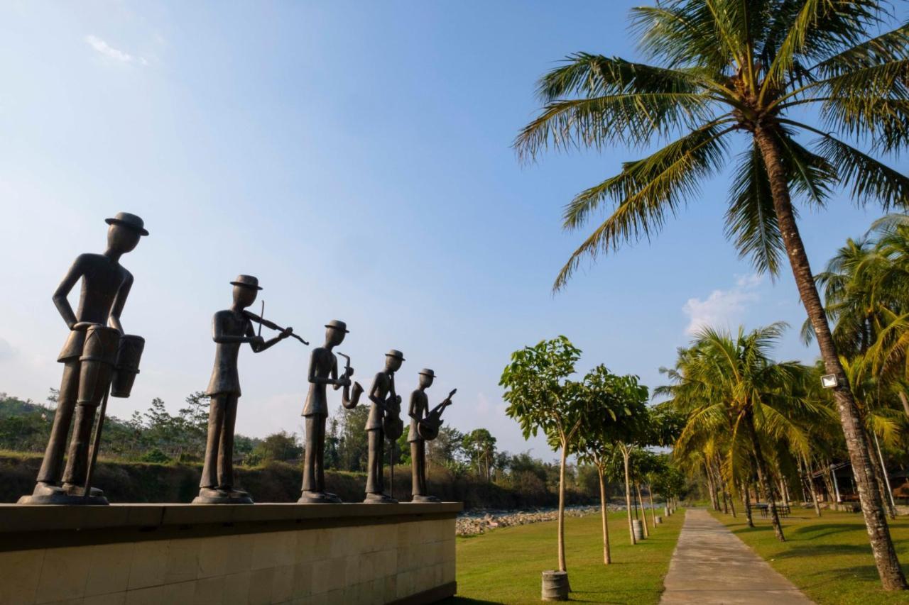 Puri Asri Hotel & Resort Magelang Exterior photo